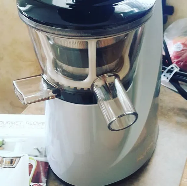 Slow Juicer mı yoksa katı meyve sıkacağı mı?