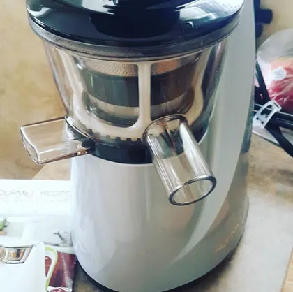 Slow Juicer mı yoksa katı meyve sıkacağı mı?