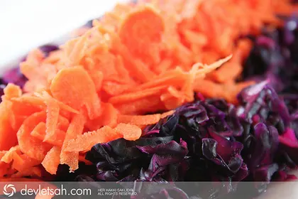 Havuçlu Kırmızı Lahana Salatası