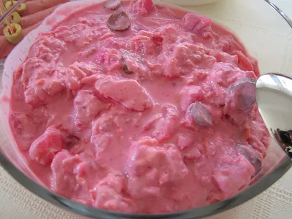 Pembe Renkli Patates Salatası