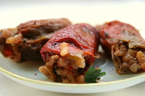 Zeytinyağlı Kuru Biber Dolması