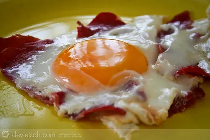Pastırmalı Yumurta