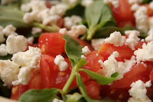 Beyaz Peynirli Semizotu Salatası