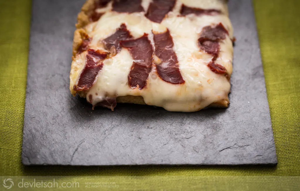 Bayat Ekmek Pizzası